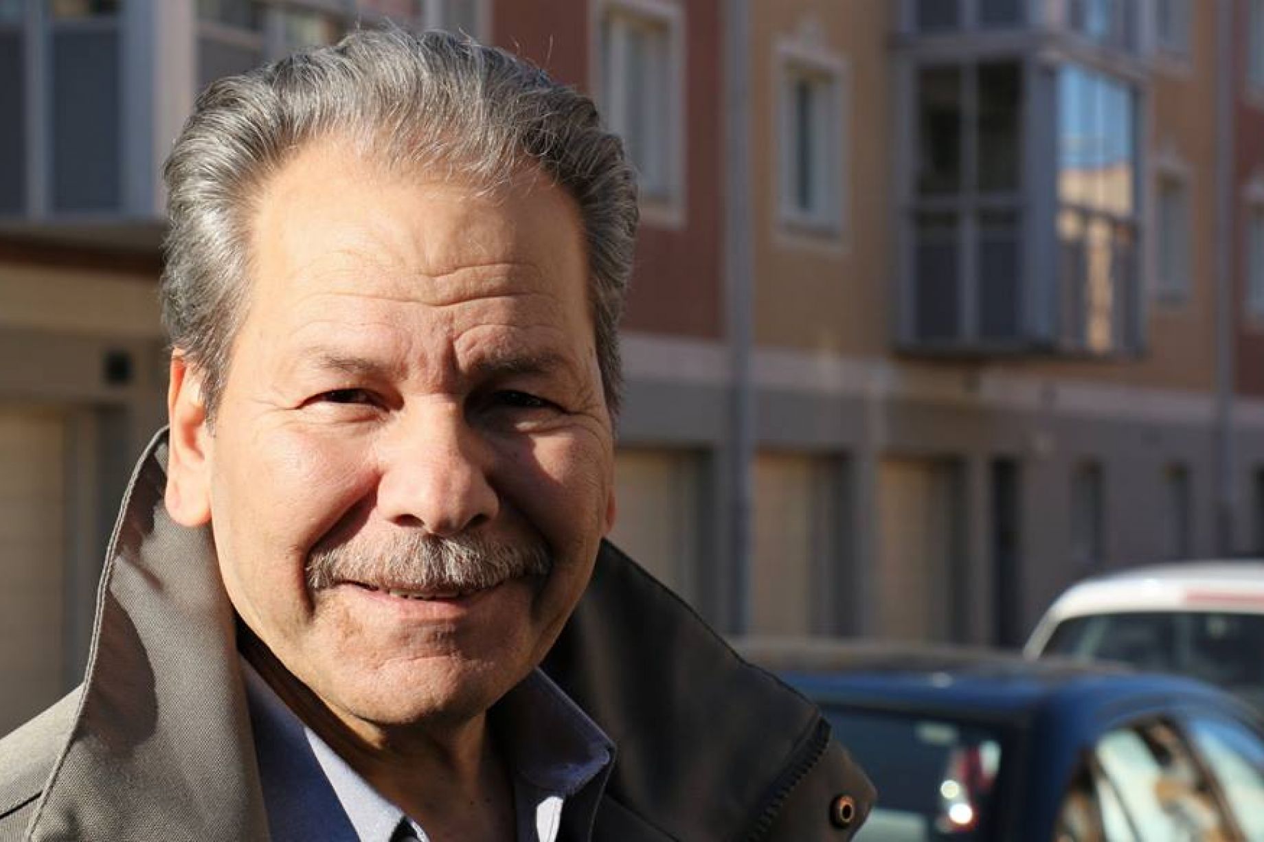 دائرة الهجرة السويدية تطلق اسم الشاعر فرج بيرقدار على إحدى قاعاتها في استوكهولم